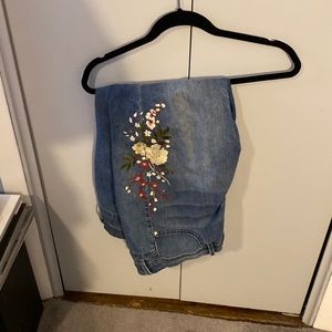 Size 20W fun design skinny ankle JLo jeans.